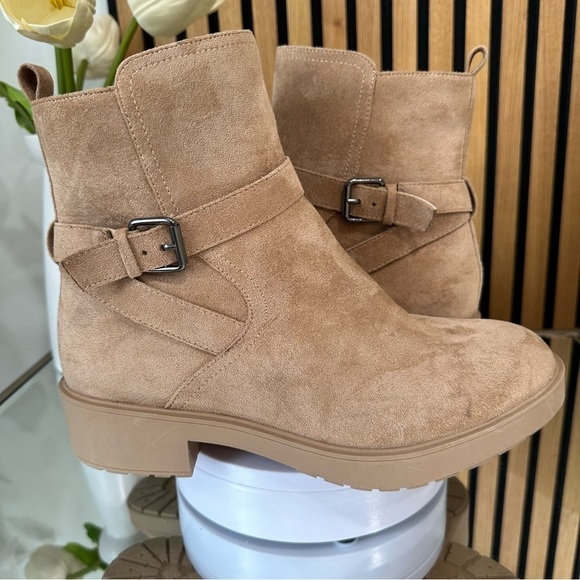 CUSHIONAIRE Women's Houston Ankle Strap Boot Tan Size 10 NEW - Picture 2 of 5